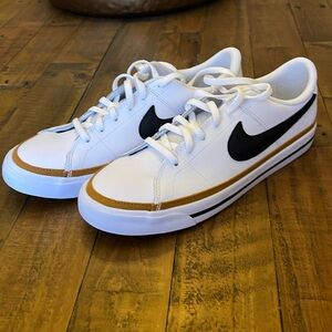 NEW !!⭐️Nike shoes boy 7Y
